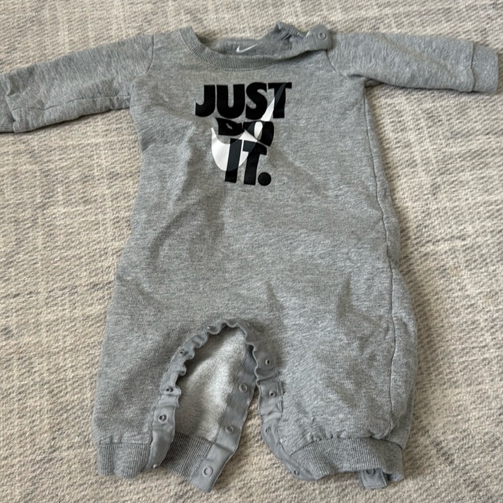 Nike sweatshirt coverall 6M